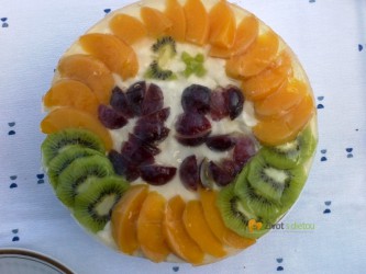 Bezlepkový pudingovo-ovocný lehký dort