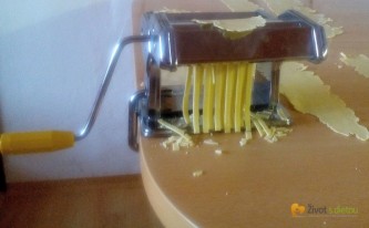 Strojek na nudle - tvorba těstovin